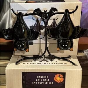 Cracker Barrel Halloween 3 Pc Set Hanging Bats Salt & Pepper Shaker Hanging Bat